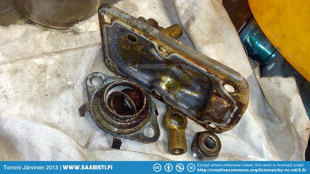 Taking apart the Lockheed brake master cylinder. Tommi's Saab Site