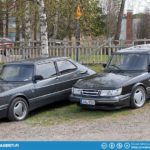 Saab 900 Aero. I think the one on the left might be a T8 Special.